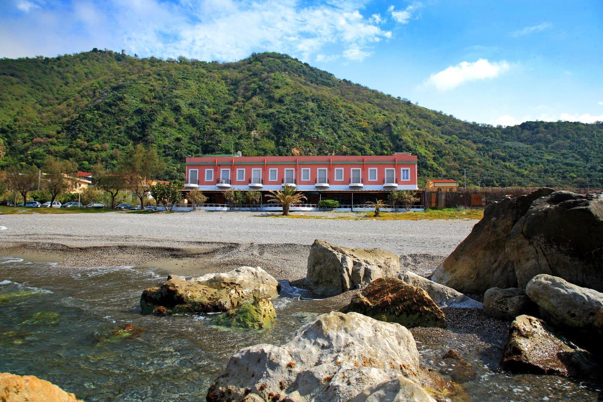 Hotel Ristorante La Scogliera - Nuova Gestione Piraino Extérieur photo