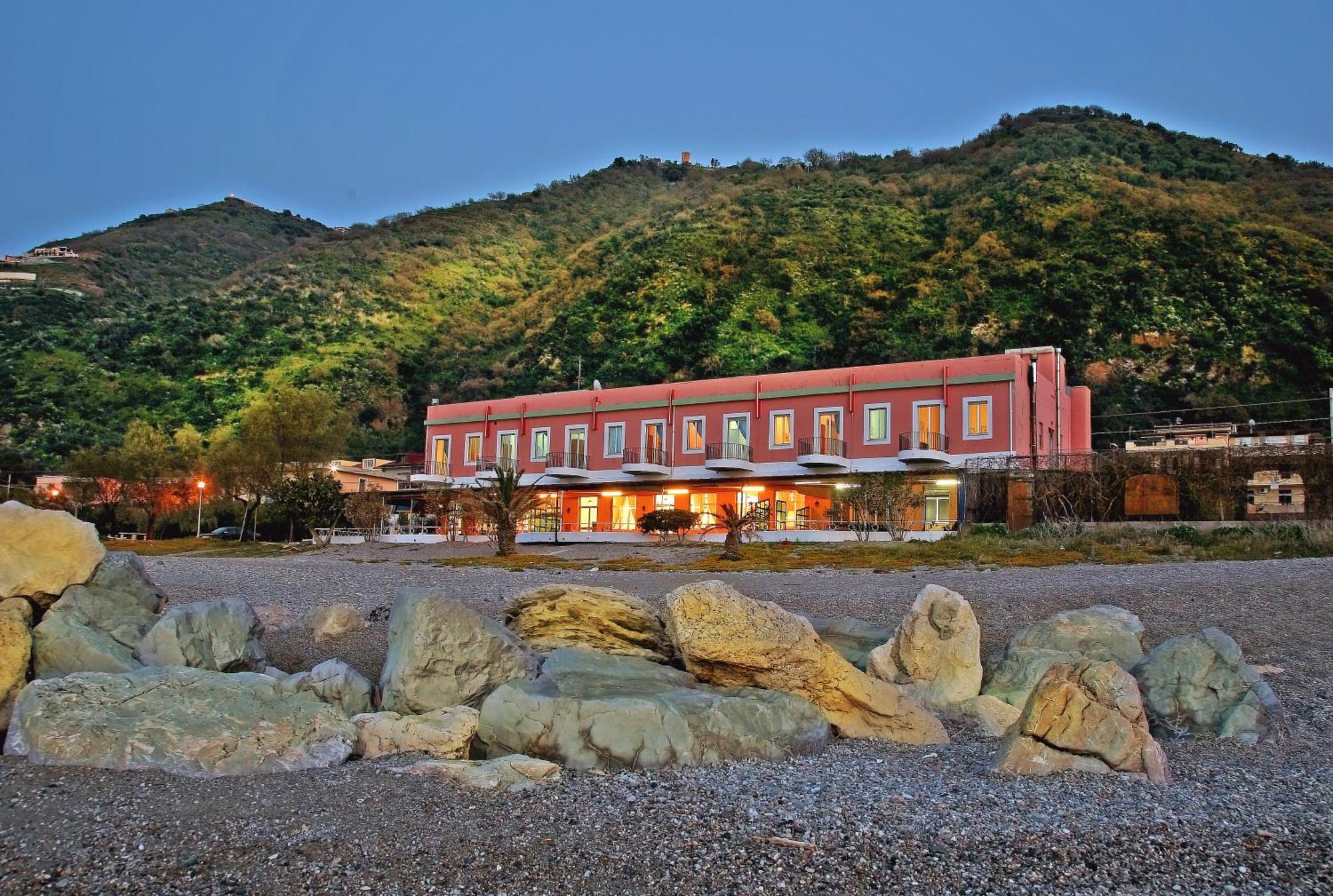 Hotel Ristorante La Scogliera - Nuova Gestione Piraino Extérieur photo