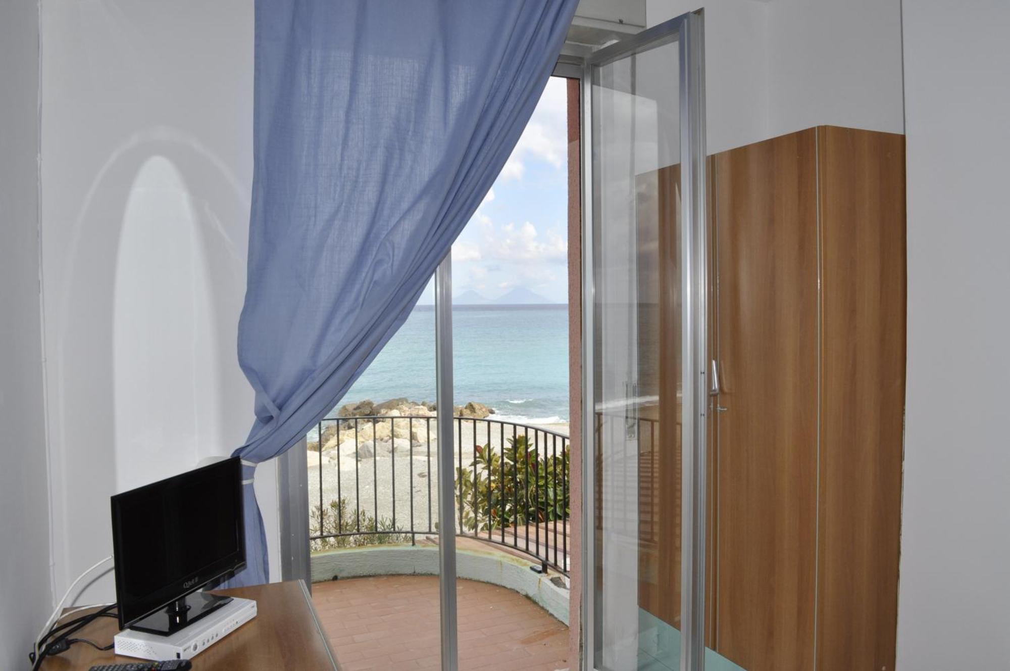 Hotel Ristorante La Scogliera - Nuova Gestione Piraino Extérieur photo