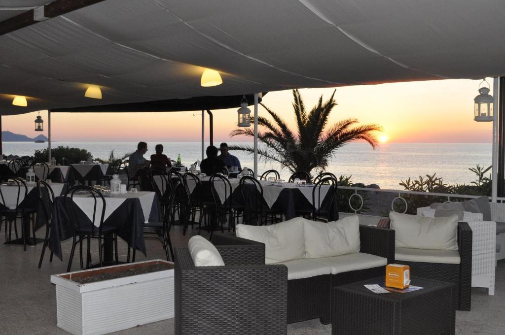 Hotel Ristorante La Scogliera - Nuova Gestione Piraino Extérieur photo